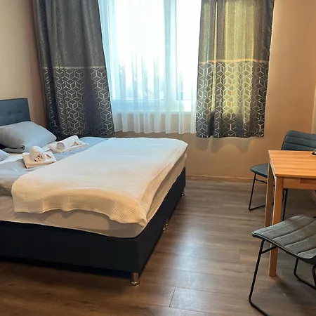 Sara Πανσιόν 3*